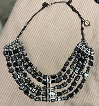 collar nacar gris