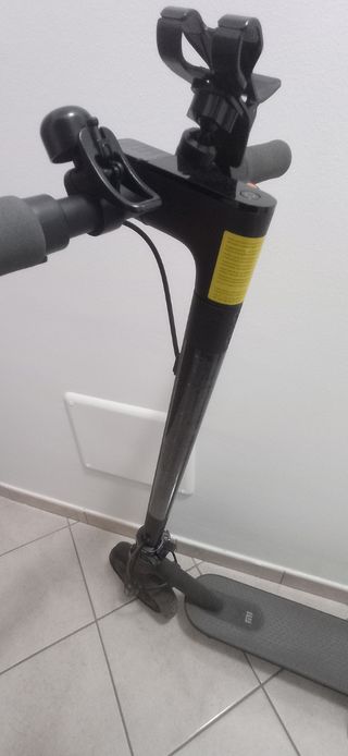 Monopattino Mi Electric Scooter Essential
