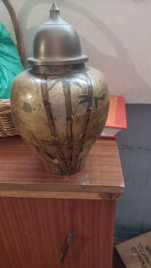 Sopera potiche en buen estado muy bonita