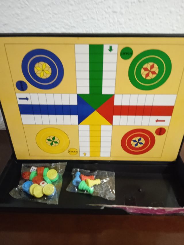 Juego de mesa y grúa