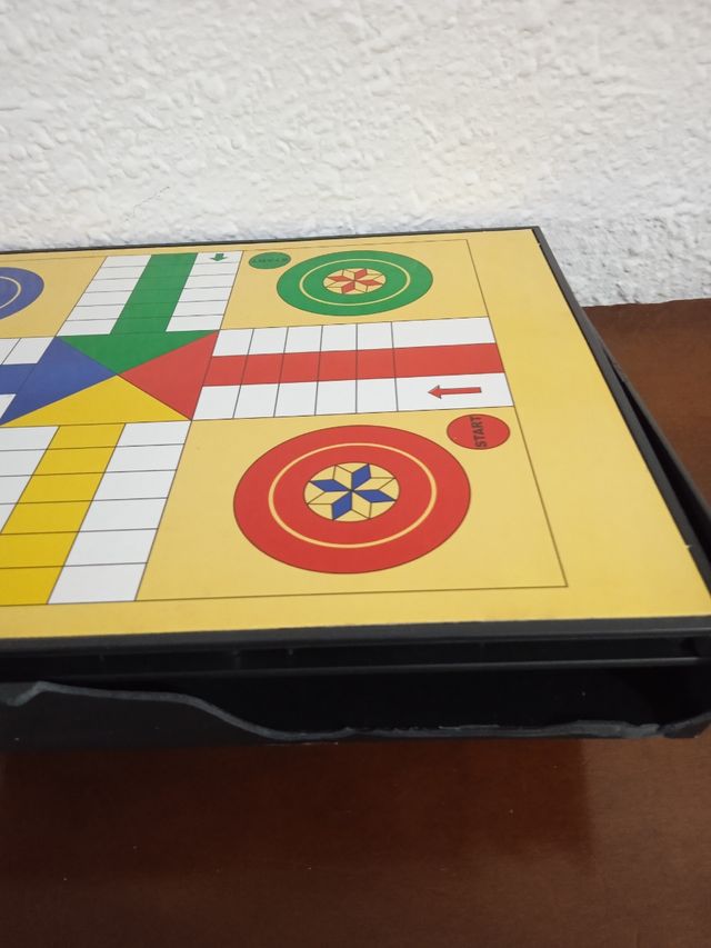 Juego de mesa y grúa