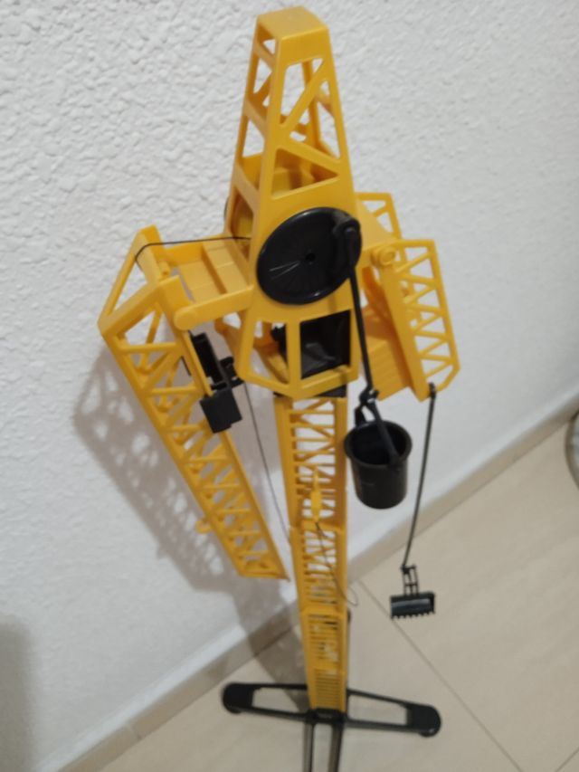 Juego de mesa y grúa