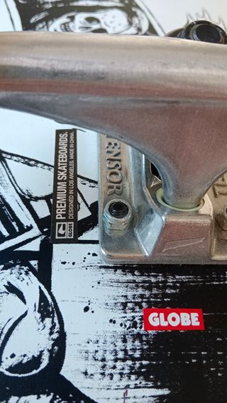 Skate Globe G1 Hard Luck 8.0" Complete