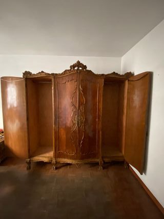 Armario Clásico de madera con talla