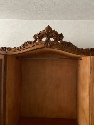 Armario Clásico de madera con talla