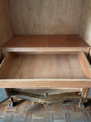 Armario Clásico de madera con talla