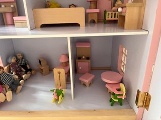 Casa de muñecas madera