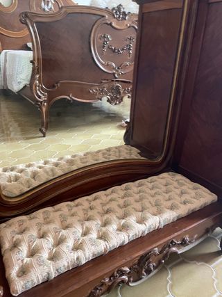 Vestidor mármol y madera vintage espejo y cajones.