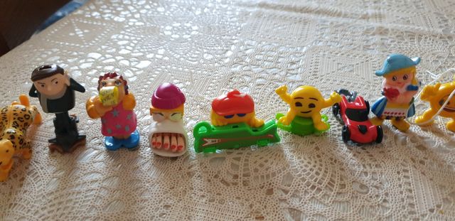 Lotto N. 29 misto SORPRESINE KINDER vari anni