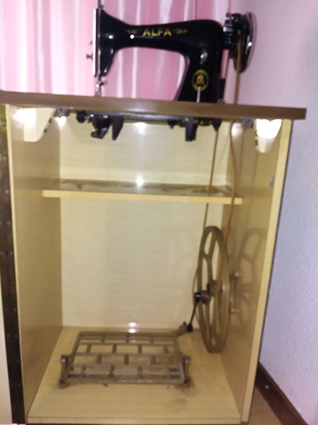 Máquina de coser ALFA