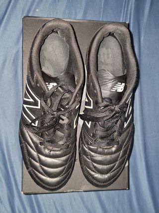 Botas fútbol niño New Balance