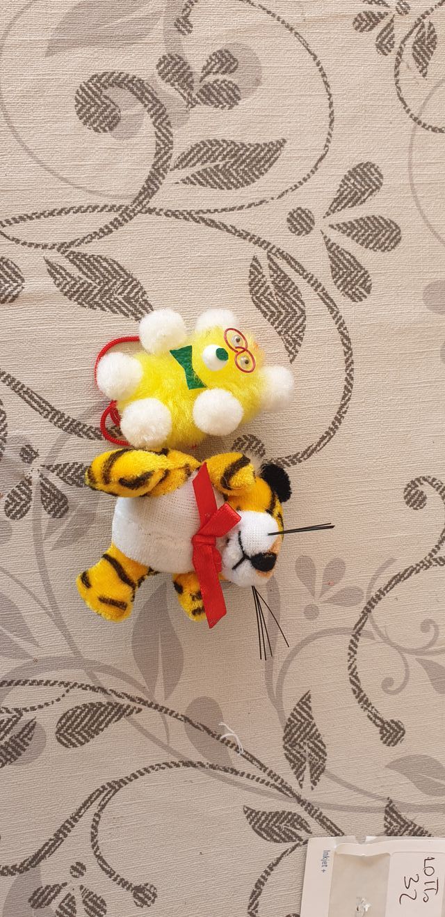 LOTTO N. 32 - 6 PELUCHES VARI