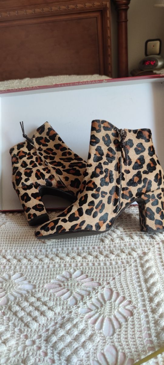 Botines de piel de la marca Gloria Ortiz