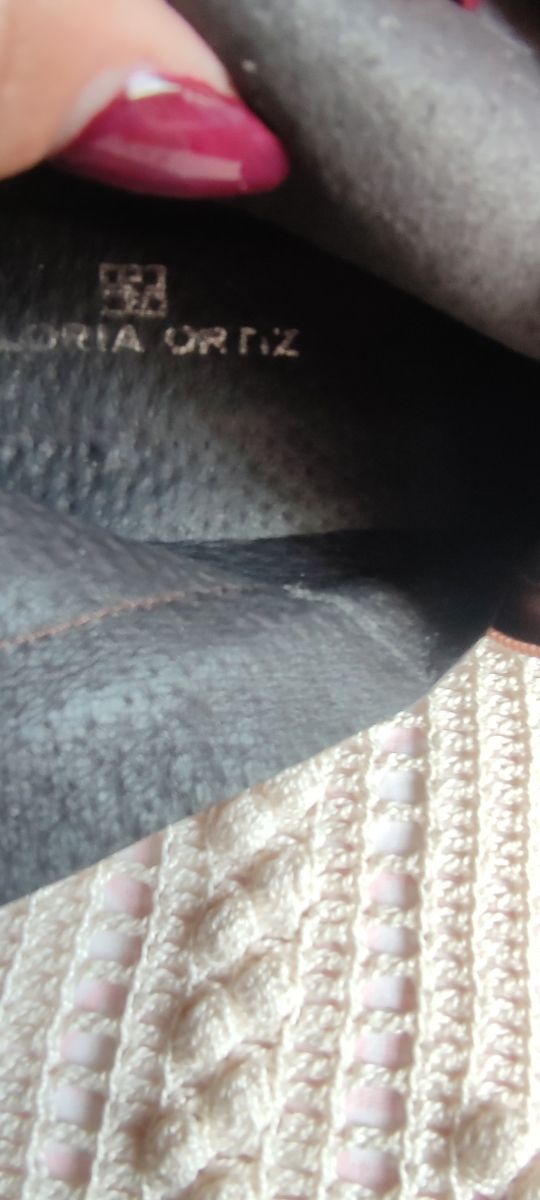 Botines de piel de la marca Gloria Ortiz