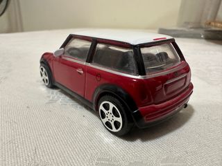 Coche mini en miniatura