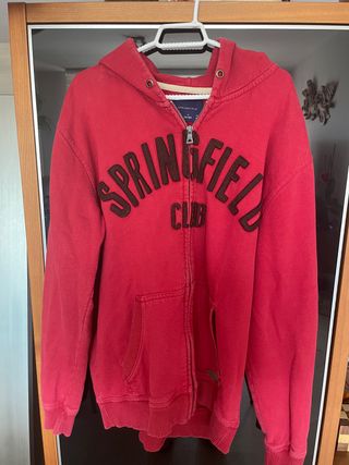 chaqueta con capucha roja/granate