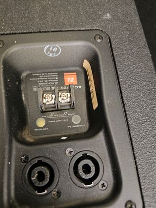 Equipo de sonido  jbl  con etapas y procesador