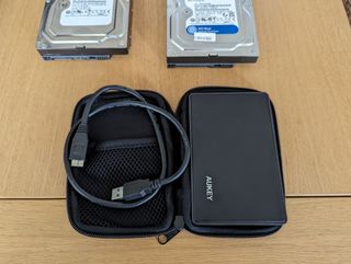 Discos duros 3,5" y carcasa 2,5"