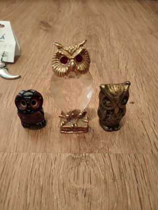 Búhos y figuras de cristal 
