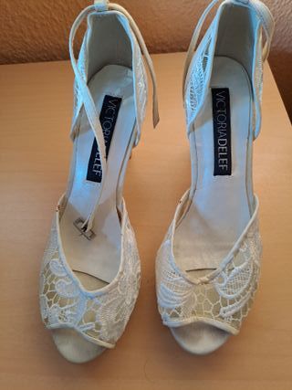 Preciosos zapatos de novia