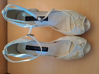 Preciosos zapatos de novia