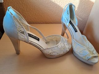 Preciosos zapatos de novia