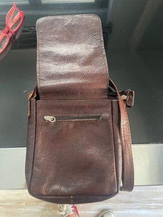 bolso cuero hombre. Color marrón.20cm