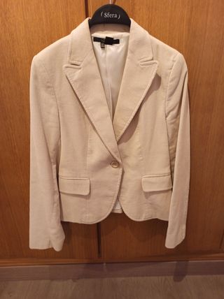 Americana beige chica.