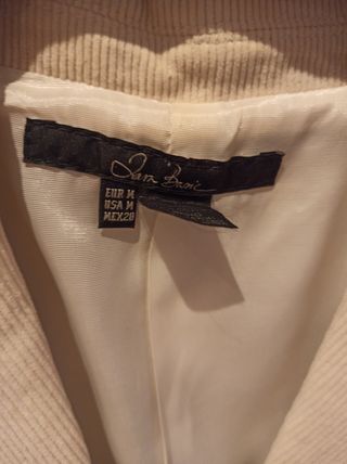 Americana beige chica.