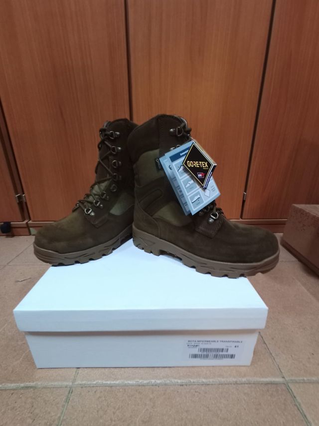 Botas de militar.