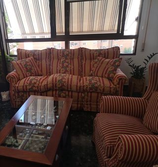 Sillón orejero a rayas