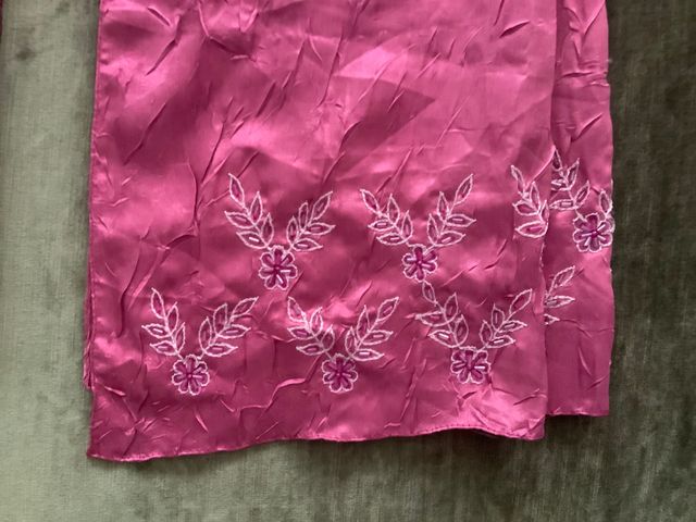 Conjunto chal y bolso rosa con bordados