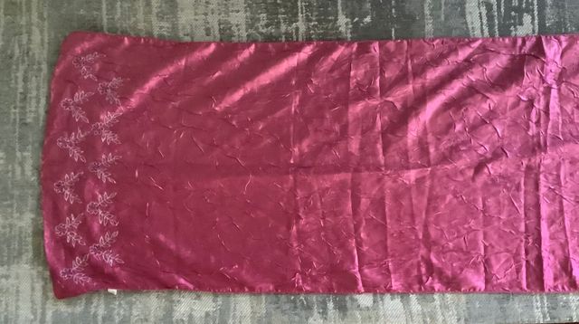 Conjunto chal y bolso rosa con bordados