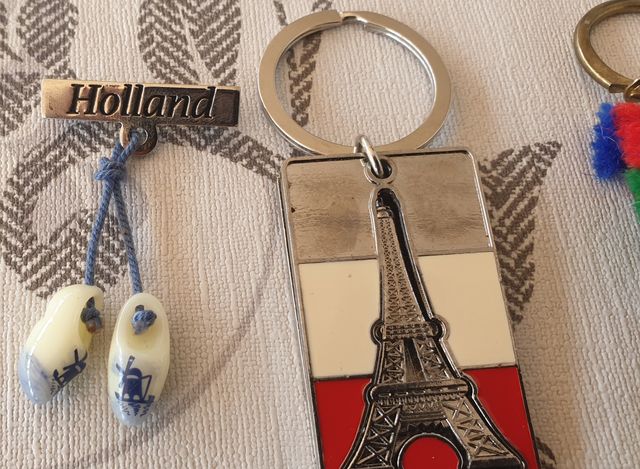 LOTTO N. 10 - 6 PORTACHIAVI VARIE LOCALITA' SOUVEN