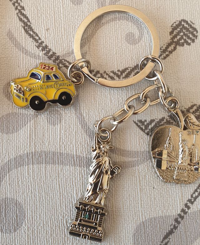 LOTTO N. 11 - 6 PORTACHIAVI VARIE LOCALITA' SOUVEN