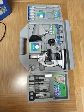 Microscopio de iniciación para niño