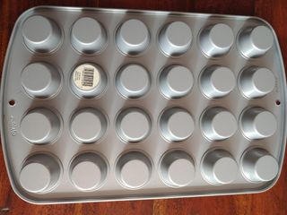 Molde metal magdalenas