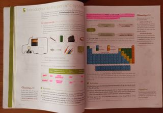Libro "Physics and Chemistry" 2° ESO