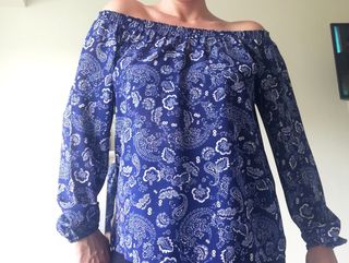 Blusa azul hombro descubierto talla M 