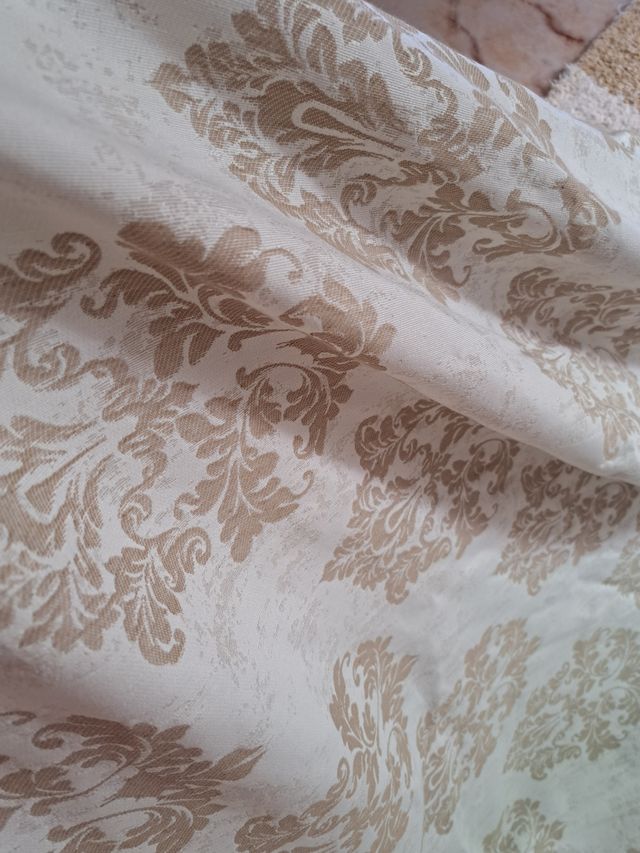 Más de 10 metros x 280 de cortina tela