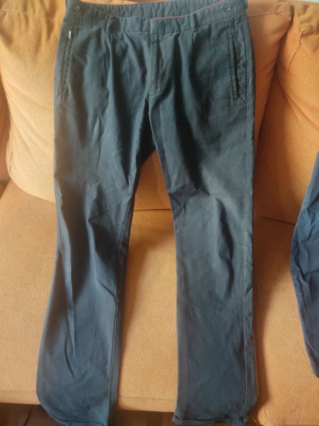 Pantalones negro y azul oscuro