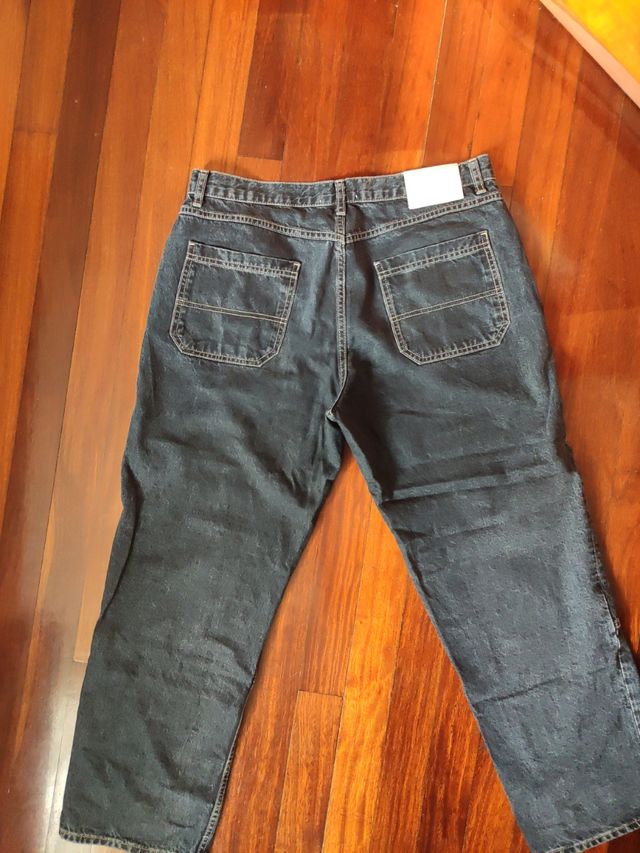 Pantalón vaquero corte ancho