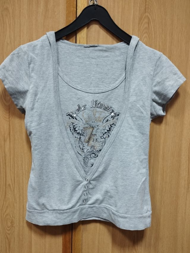 Camiseta con capucha