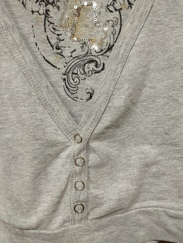 Camiseta con capucha