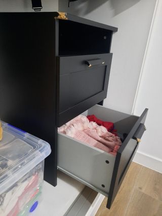 cómoda negra brimnes ikea