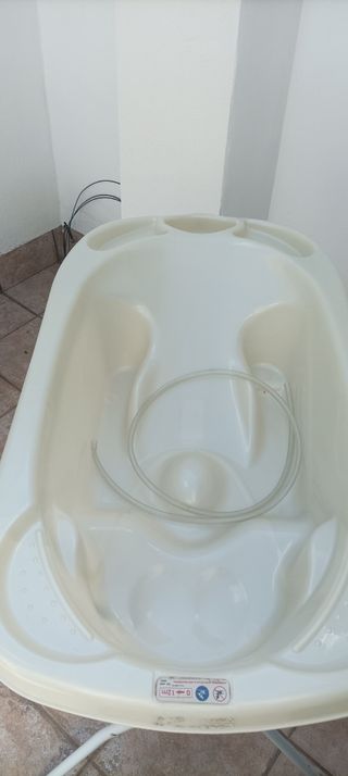 Bebe bañera recién nacido/a .