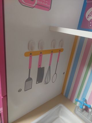 Cocinita de madera de juguete