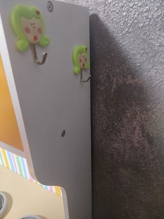 Cocinita de madera de juguete