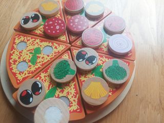 Cocinita de madera de juguete