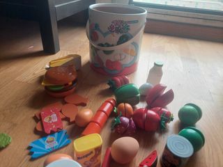 Cocinita de madera de juguete